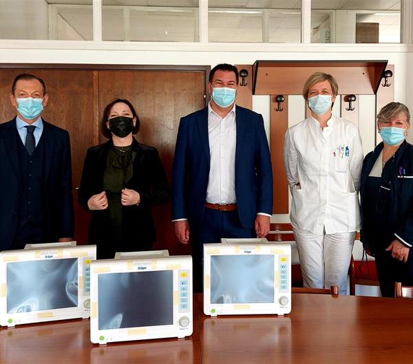 Vrijedna donacija za KBC Split: Grad Kaštela uručio 6 monitora za praćenje vitalnih funkcija životno ugroženih pacijenata