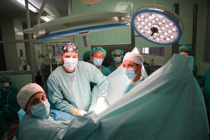 Prvi put u KBC-u Split ugrađena trodjelna samonapuhujuća penilna proteza i umjetni urinarni sfinkter