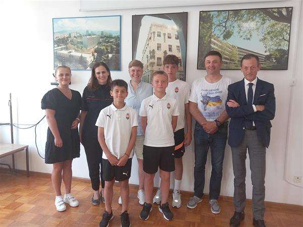 Djeca FC Shakhtara vraćaju se u Ukrajinu: poklonom iskazali zahvalu KBC-u Split