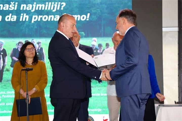 Braniteljska zahvalnica KBC-u Split za doprinos u ekshumacijama i identifikacijama