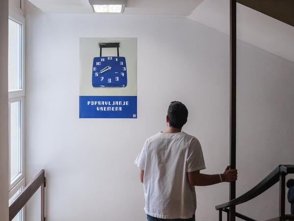 U sklopu umjetničke intervencije popravljeni satovi u hodnicima i na odjelima KBC Split - Neli Ružić ''Popravljanje vremena''