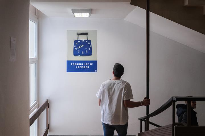 U sklopu umjetničke intervencije popravljeni satovi u hodnicima i na odjelima KBC Split - Neli Ružić ''Popravljanje vremena''