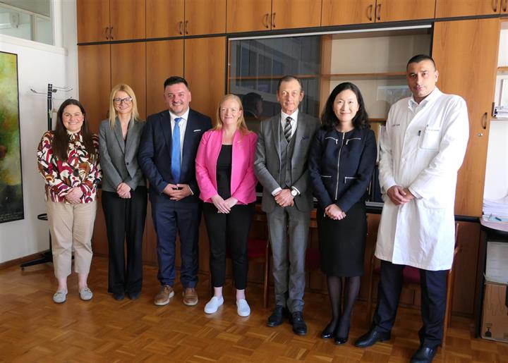 Predstavnici veleposlanstava SAD-a, UK-a, Irske, Kanade i Koreje posjetili KBC Split