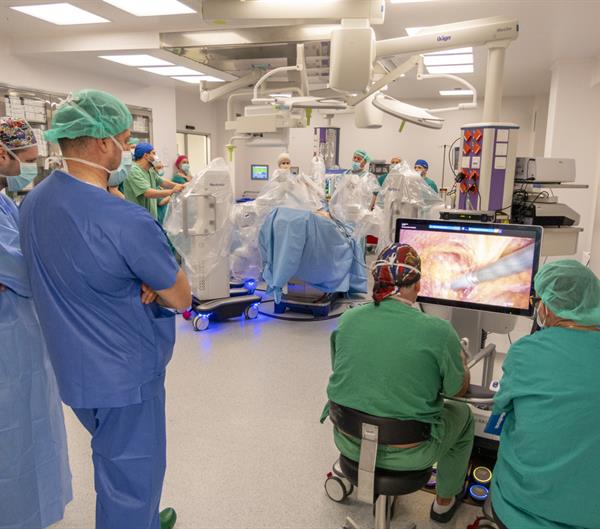 Uspješno obavljeni prvi operacijski zahvati pomoću robota asistenta