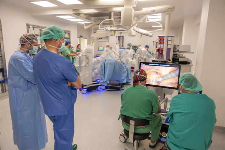 Uspješno obavljeni prvi operacijski zahvati pomoću robota asistenta