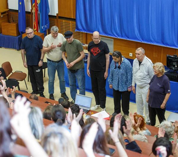 Pacijenati Psihijatrijske bolnice Ugljan u KBC-u Split održali predstavu „U oblacima“