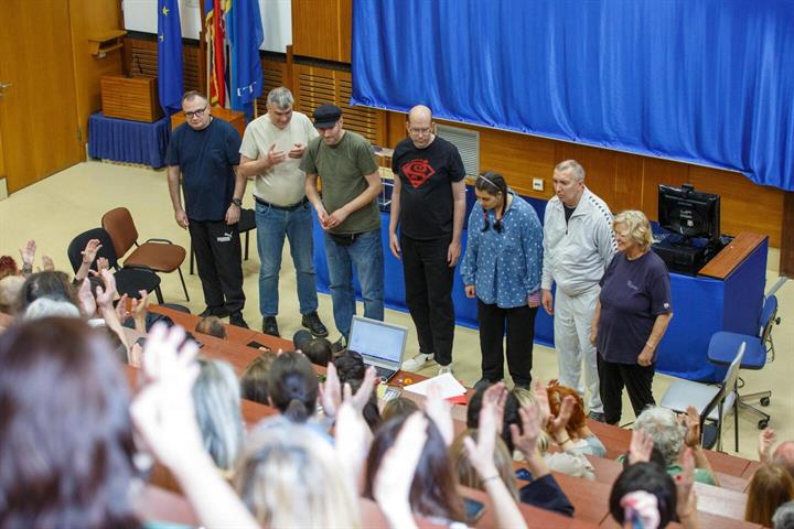 Pacijenati Psihijatrijske bolnice Ugljan u KBC-u Split održali predstavu „U oblacima“