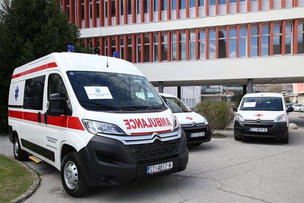 Splitsko-dalmatinska županija donirala KBC-u Split tri automobila