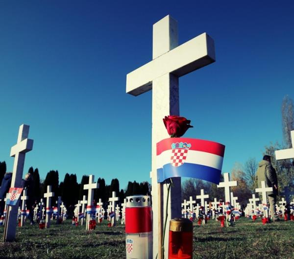 Misa zadušnica i paljenje svijeća za sve preminule u borbi za hrvatsku nezavisnost