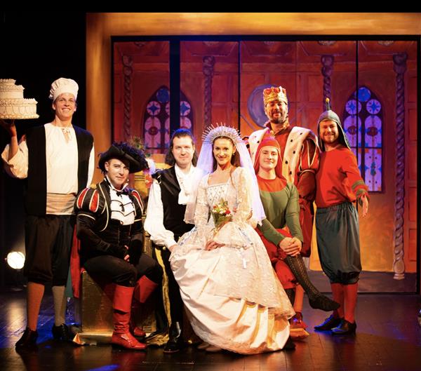 KBC Split poklanja predstave "Mačak u čizmama" GKM-a Split djeci zaposlenika