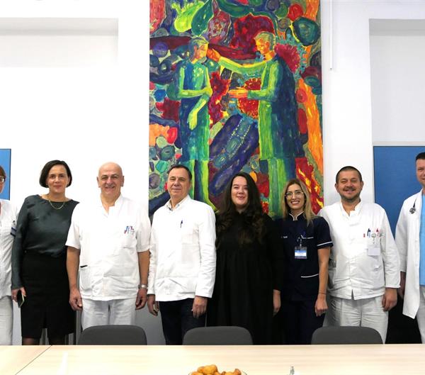 Mlada umjetnica Estera Mihaela Peruzović poklonila sliku Klinici za infektologiju