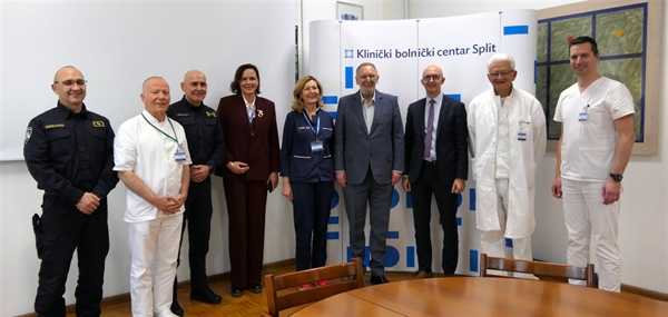 Ministar Božinović posjetio KBC Split i zahvalio liječnicima koji su spasili život teško ranjenom policajcu